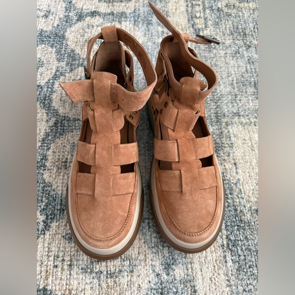 Free People‎ Bodhi Fisher Sneaker Size 9 Pristine Condition - Picture 2 of 6